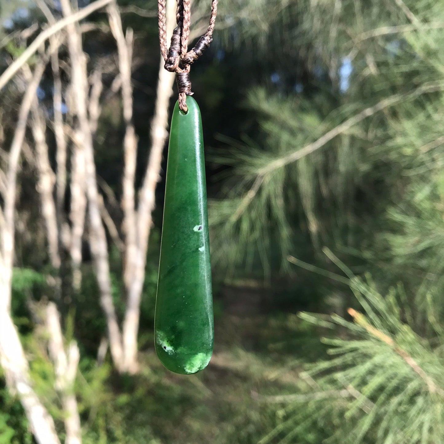 Teardrop pendant (New Zealand jade)