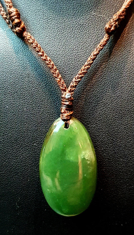 Teardrop pendant (Canadian jade)