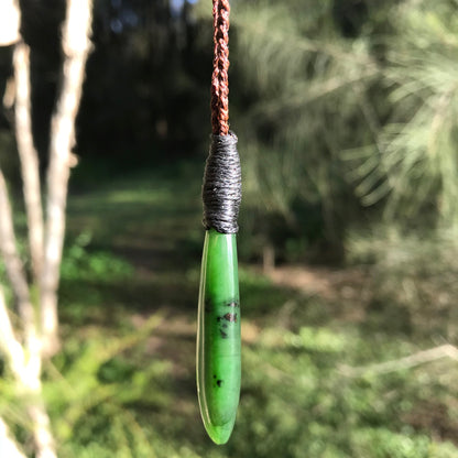 Teardrop pendant (New Zealand jade)