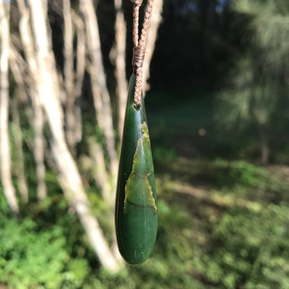 Teardrop pendant (Canadian jade)