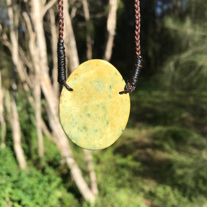 Oval pendant (New Zealand flower jade)