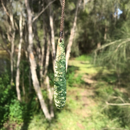 Teardrop pendant (USA jade)