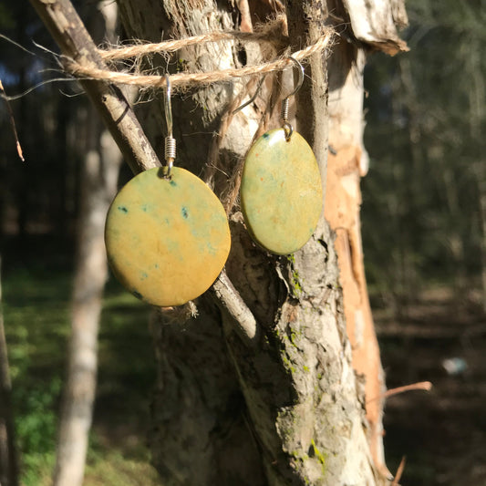 Round earrings (New Zealand flower jade)