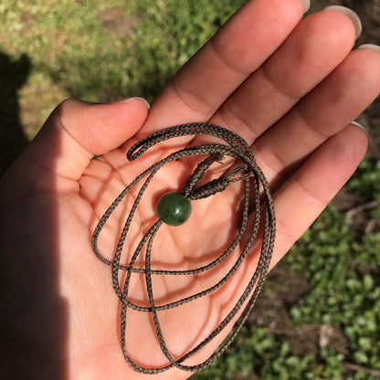 Bead drawstring necklace (Canadian jade)