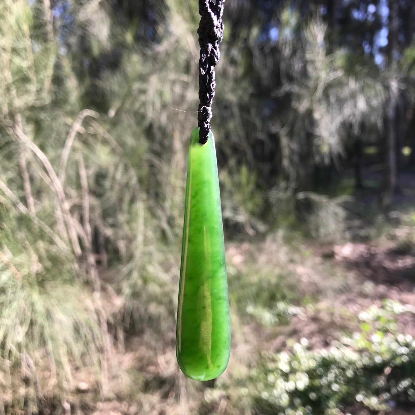 Teardrop pendant (New Zealand jade)