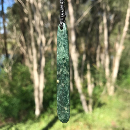 Teardrop pendant (Russian jade)