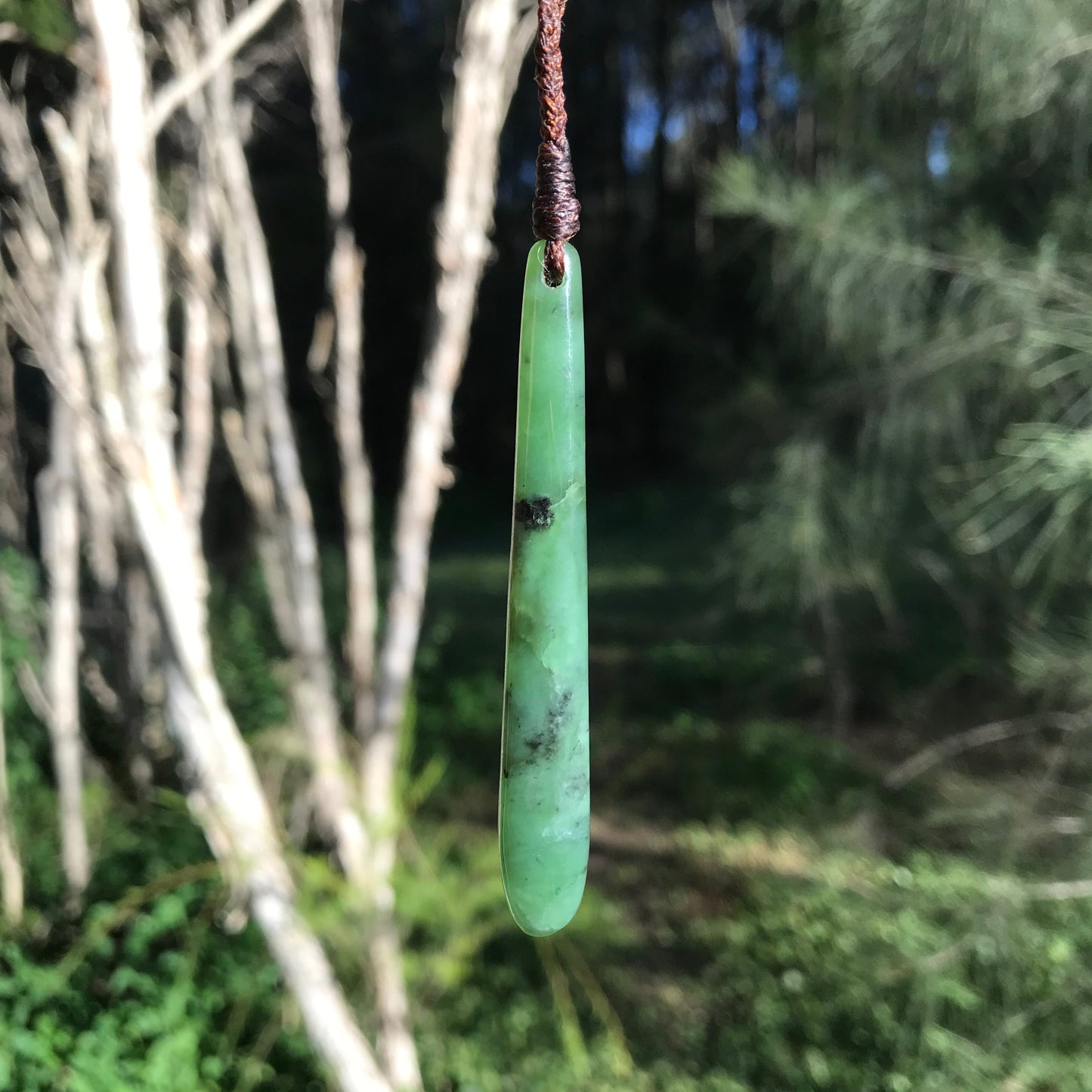 Teardrop pendant (New Zealand jade)