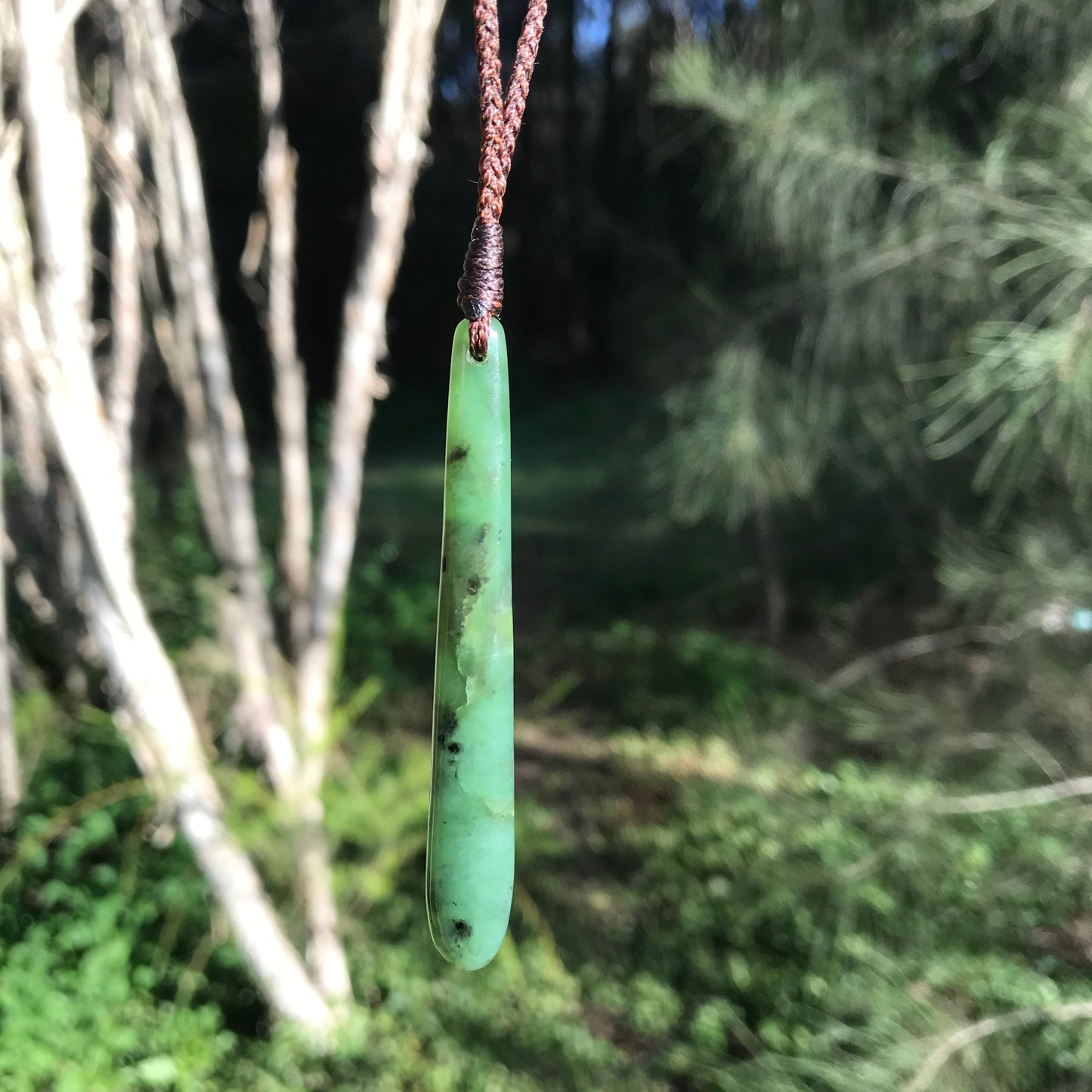 Teardrop pendant (New Zealand jade)