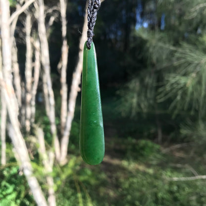 Teardrop pendant (New Zealand jade)