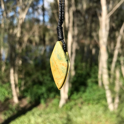 Diamond pendant (New Zealand flower jade)