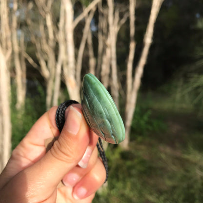 Pipi pendant (New Zealand jade)