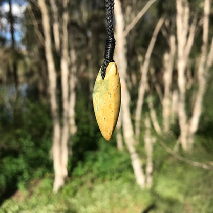 Diamond pendant (New Zealand flower jade)