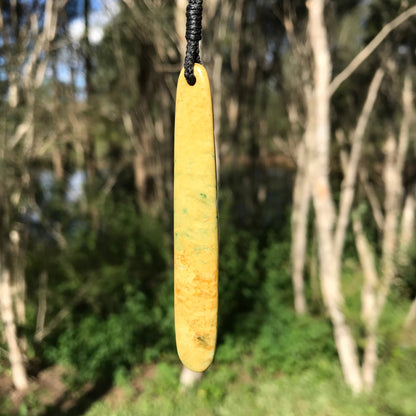 Carved teardrop (New Zealand flower jade)